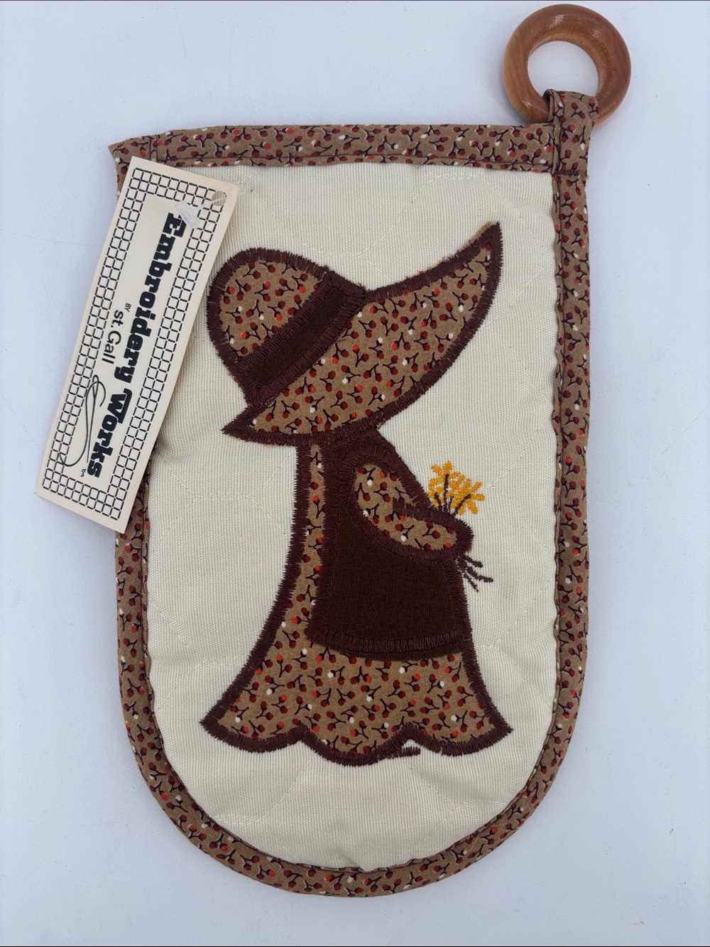 Vintage 70s-80s sugar n’ spice cottagecore bonnet girl oven mitt (NOS)